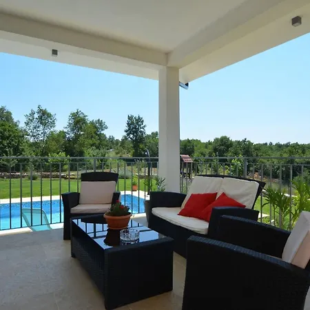 Exquisite Secluded With Pool Kanfanar