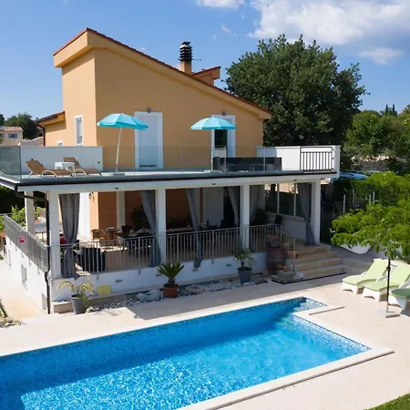 Villa Exquisite Secluded With Pool Kanfanar