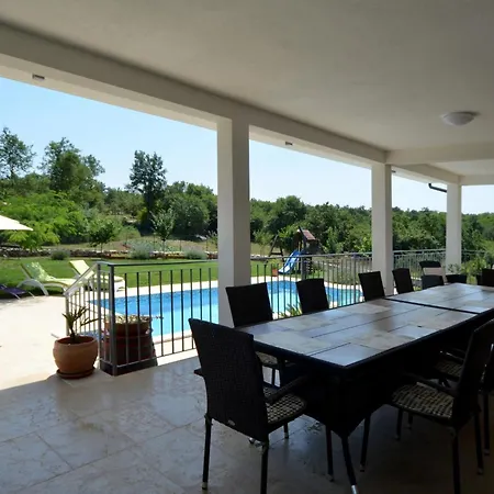 Vila Exquisite Secluded With Pool