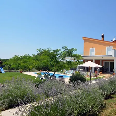 Exquisite Secluded With Pool Vila *