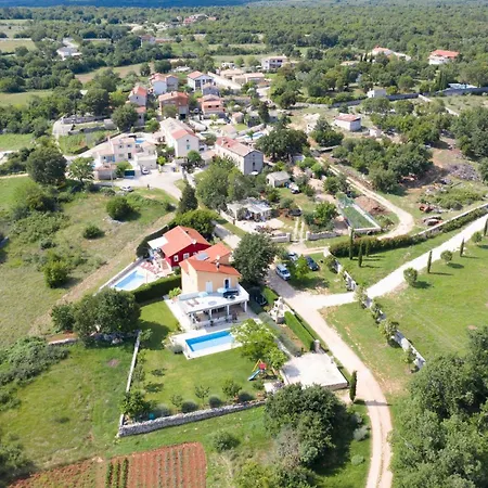 Exquisite Secluded With Pool * Kanfanar