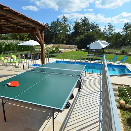 Vila Exquisite Secluded With Pool