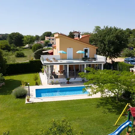 Exquisite Secluded With Pool